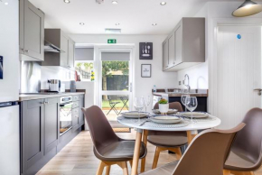 Alpha House - Group House, Free Parking, Relax, Fast Wifi, Comfy Sleep